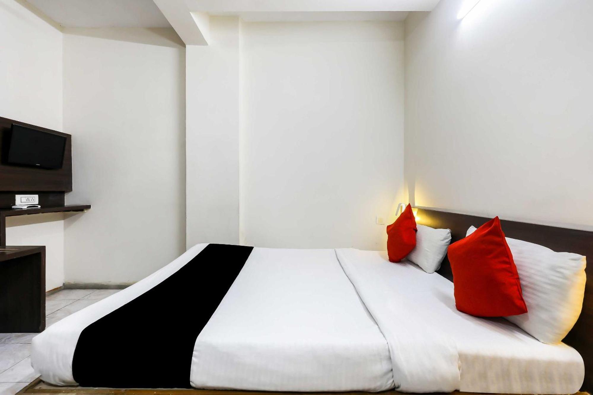Collection O 3761 Hotel Shree Datta อินดอร์ ภายนอก รูปภาพ