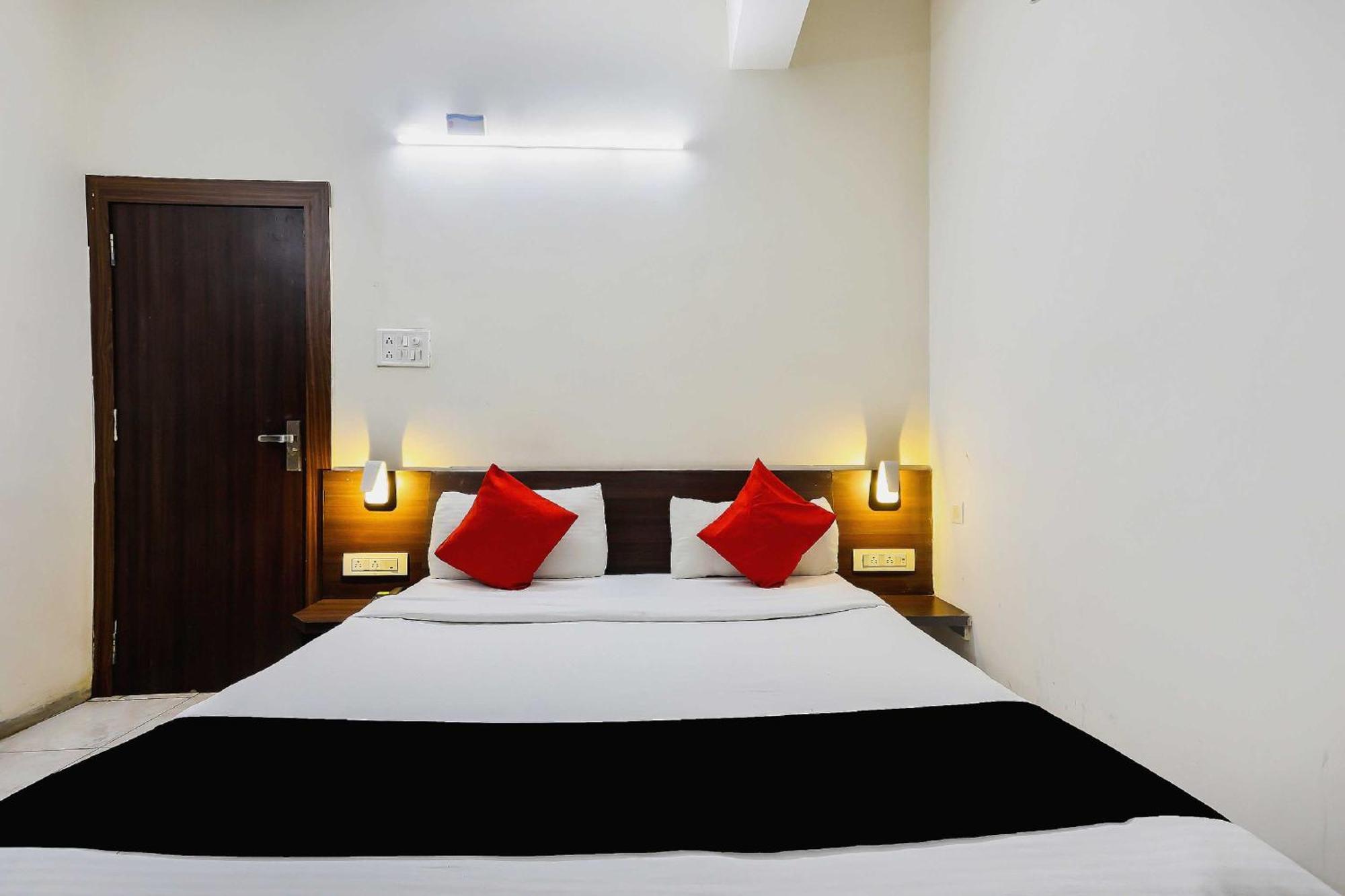 Collection O 3761 Hotel Shree Datta อินดอร์ ภายนอก รูปภาพ