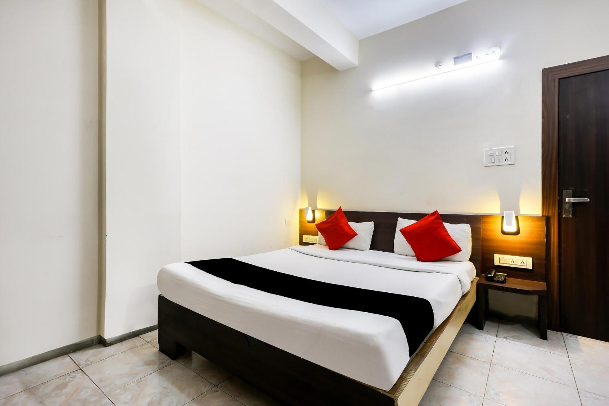 Collection O 3761 Hotel Shree Datta อินดอร์ ภายนอก รูปภาพ