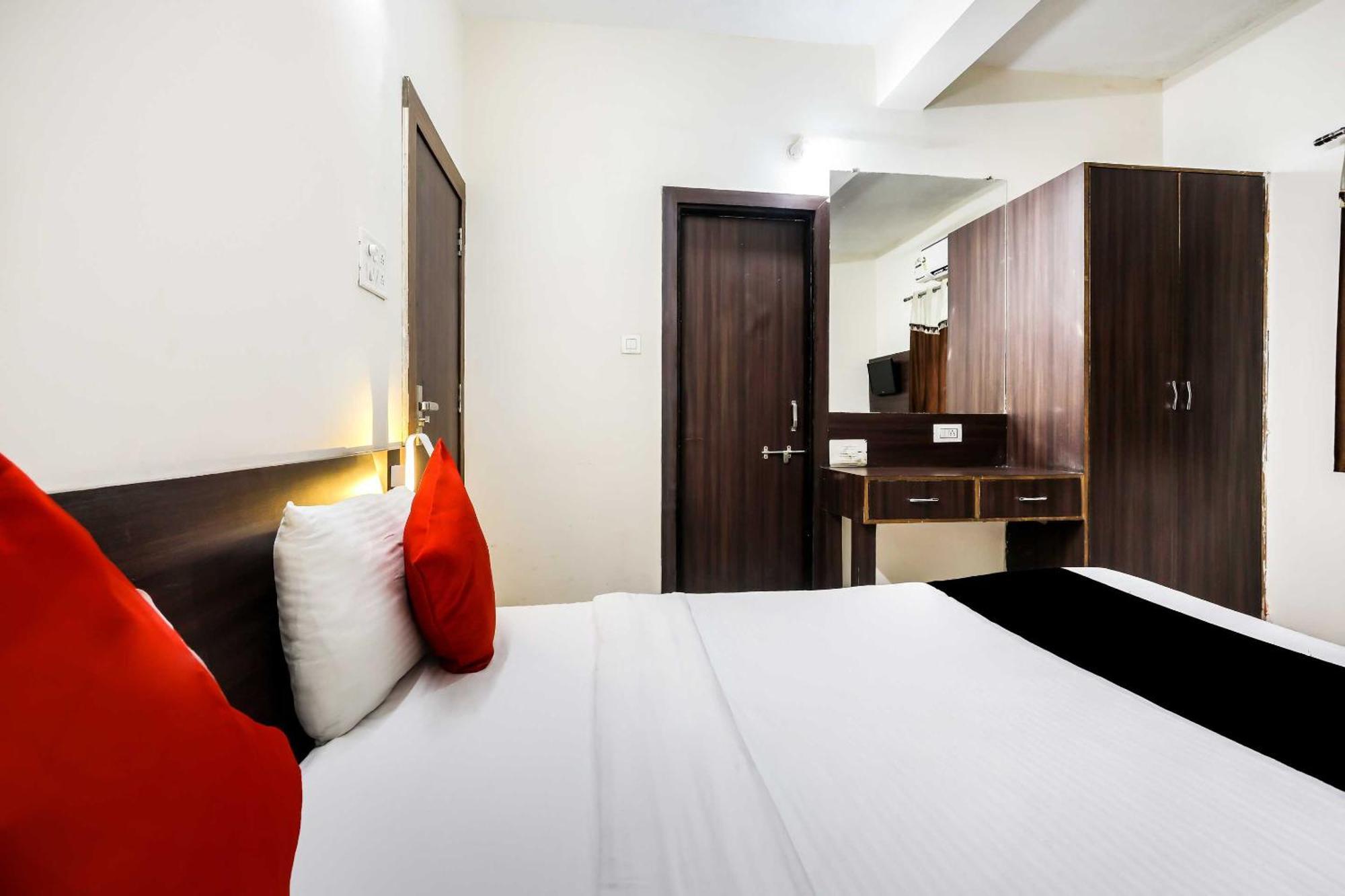 Collection O 3761 Hotel Shree Datta อินดอร์ ภายนอก รูปภาพ
